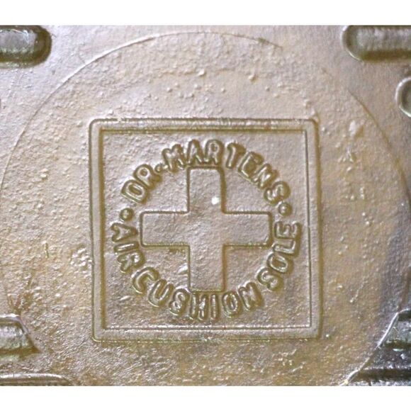 Dr. Martens SHINY BLACK LEATHER LOW HEEL LACE UP ROUND TOE ANKLE BOOTS Sz 7/38 - Picture 9 of 11